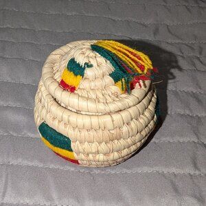 $3 with Bundle ~ Small Handwoven Lidded Basket Straw Trinket Box 6335